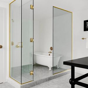 Corner Spa King Room